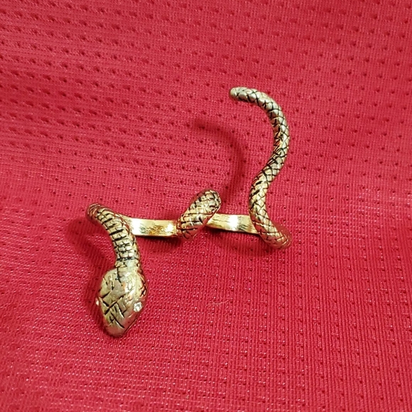 Ring - Picture 2 of 6